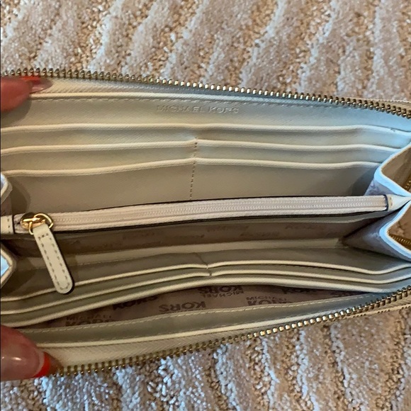 Michael Kors Wallet - Picture 3 of 5